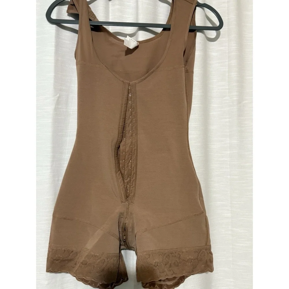 Tan Full Body Shapewear Bodysuit Hook Front Lace Trim MRP453‎ Size L